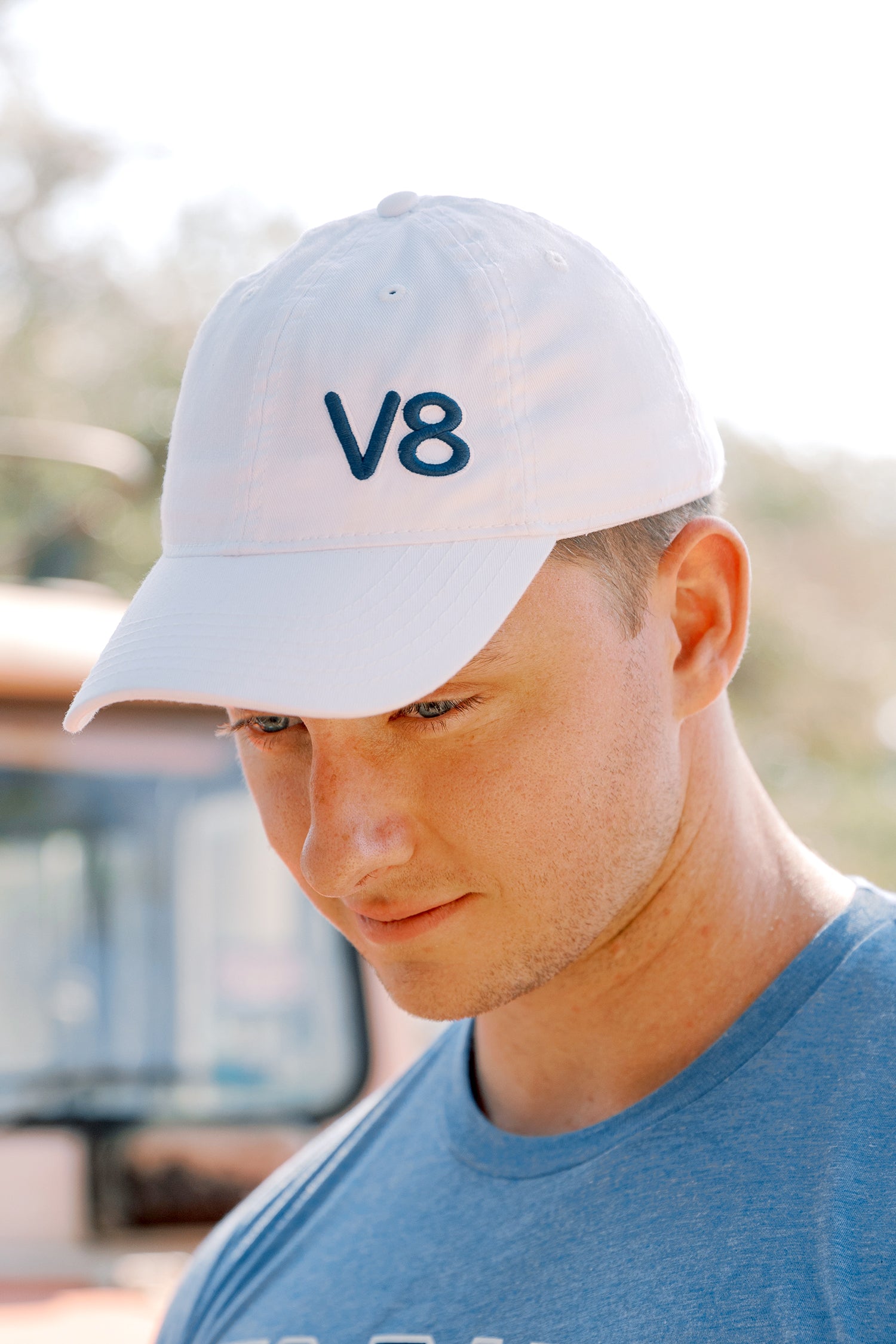 V8 The Mark of Excellence White Cap