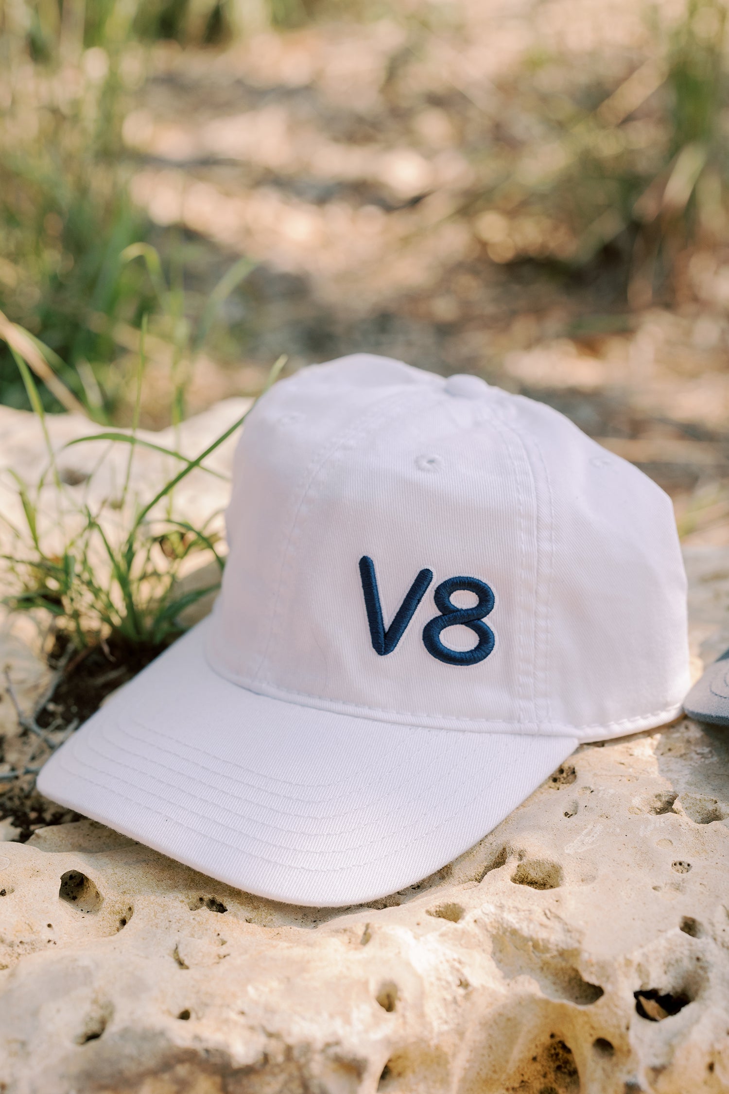 V8 The Mark of Excellence White Cap